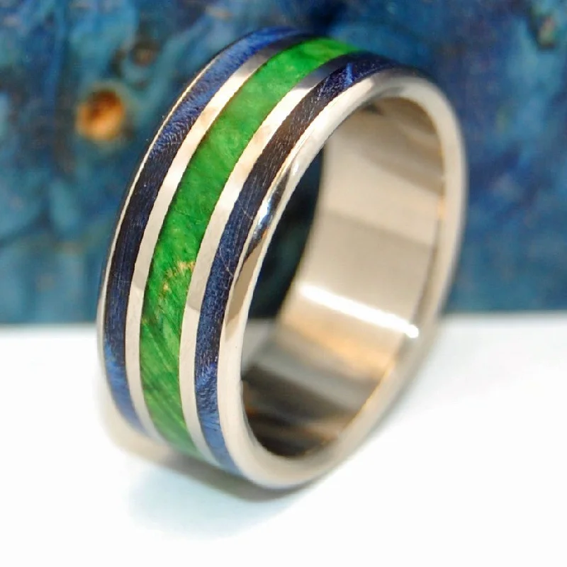 Between Oceans | Men's Blue Box Elder Wood & Titanium Wedding Ring