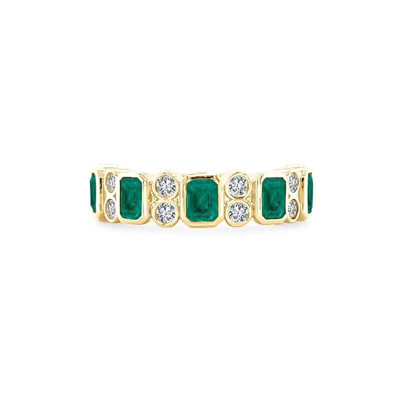 Alternating Emerald Cut & Double Diamond Bezel Band