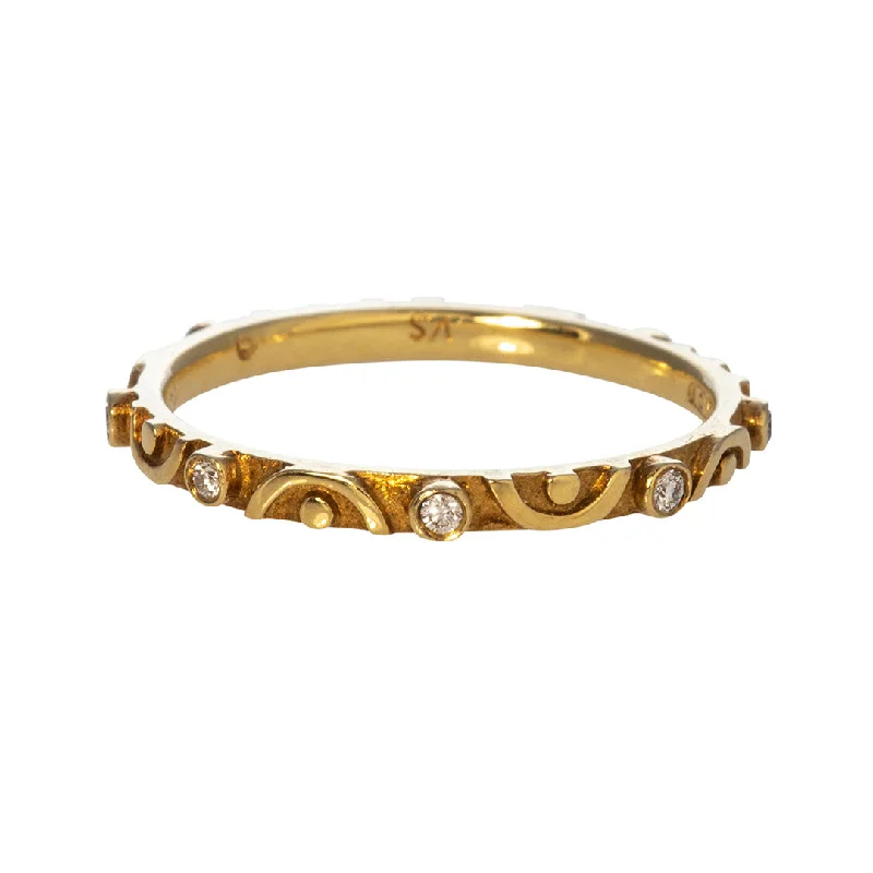 Diamond Bezel Carved Pattern 18K Yellow Gold Band