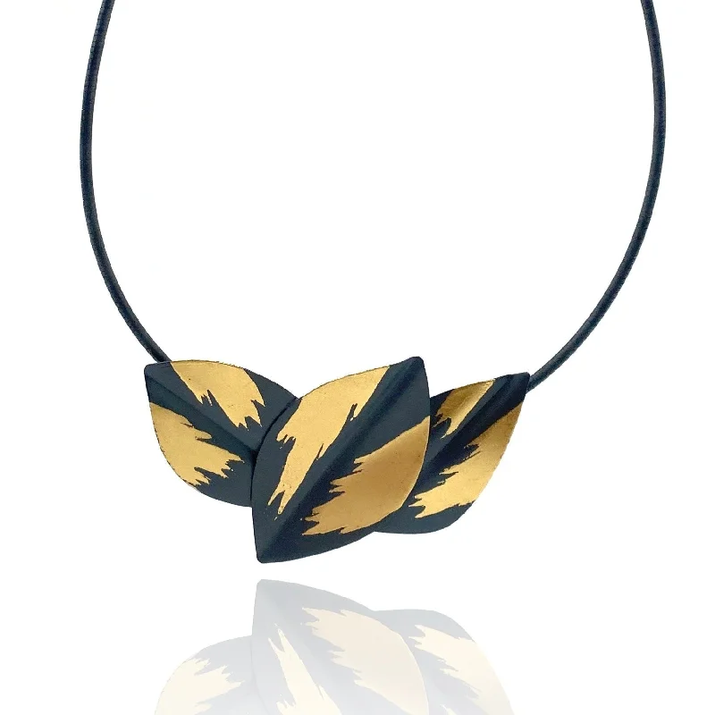 Petal Bunch Necklace - Black